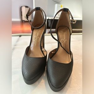 Jessica Simpson Platform Pump